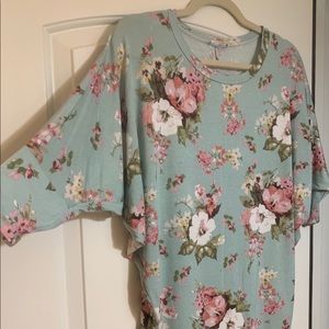 Amelia James Mint Green Floral Dolman Top